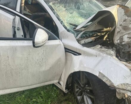 Белый Киа Оптима, объемом двигателя 1.7 л и пробегом 200 тыс. км за 3000 $, фото 1 на Automoto.ua