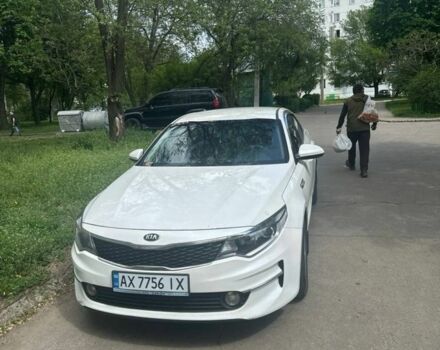 Білий Кіа Оптіма, об'ємом двигуна 2 л та пробігом 138 тис. км за 9006 $, фото 4 на Automoto.ua