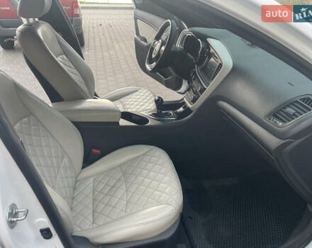 Білий Кіа Оптіма, об'ємом двигуна 2 л та пробігом 173 тис. км за 12800 $, фото 14 на Automoto.ua