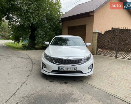 Білий Кіа Оптіма, об'ємом двигуна 2.36 л та пробігом 160 тис. км за 9999 $, фото 7 на Automoto.ua