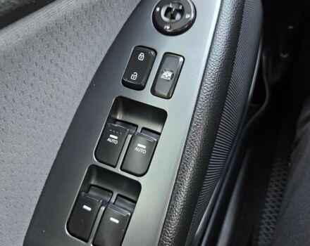 Білий Кіа Оптіма, об'ємом двигуна 2.4 л та пробігом 185 тис. км за 8400 $, фото 16 на Automoto.ua