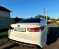 Білий Кіа Оптіма, об'ємом двигуна 2 л та пробігом 161 тис. км за 15500 $, фото 3 на Automoto.ua