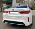 Білий Кіа Оптіма, об'ємом двигуна 2 л та пробігом 125 тис. км за 16700 $, фото 4 на Automoto.ua
