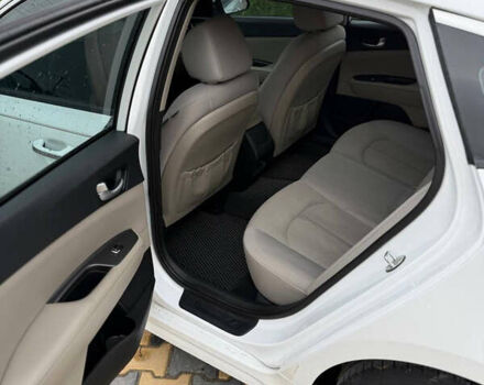 Білий Кіа Оптіма, об'ємом двигуна 2.36 л та пробігом 86 тис. км за 11900 $, фото 6 на Automoto.ua