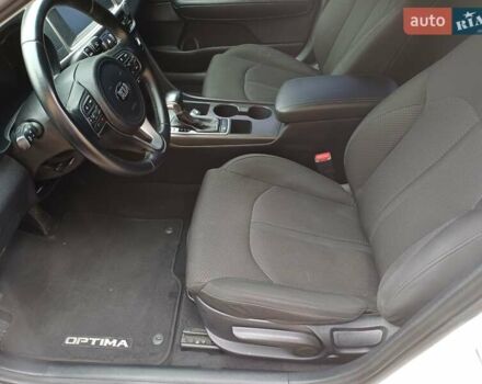 Білий Кіа Оптіма, об'ємом двигуна 2 л та пробігом 140 тис. км за 13500 $, фото 14 на Automoto.ua