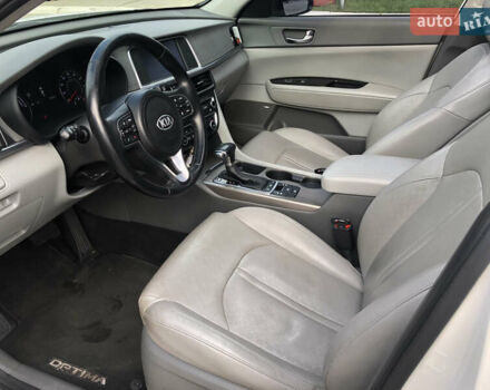 Белый Киа Оптима, объемом двигателя 2 л и пробегом 130 тыс. км за 16200 $, фото 17 на Automoto.ua