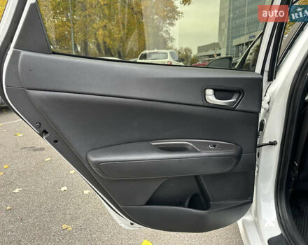 Білий Кіа Оптіма, об'ємом двигуна 2.36 л та пробігом 153 тис. км за 9500 $, фото 37 на Automoto.ua