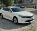 Білий Кіа Оптіма, об'ємом двигуна 2 л та пробігом 335 тис. км за 9300 $, фото 2 на Automoto.ua