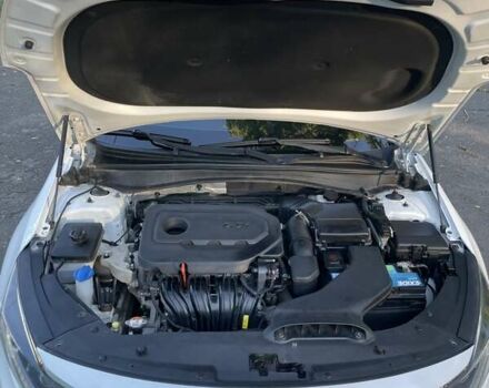 Білий Кіа Оптіма, об'ємом двигуна 2.36 л та пробігом 211 тис. км за 11450 $, фото 30 на Automoto.ua