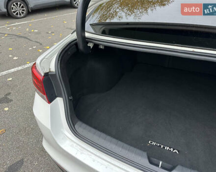 Білий Кіа Оптіма, об'ємом двигуна 2.36 л та пробігом 153 тис. км за 9500 $, фото 43 на Automoto.ua