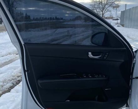 Білий Кіа Оптіма, об'ємом двигуна 2.4 л та пробігом 190 тис. км за 12000 $, фото 12 на Automoto.ua