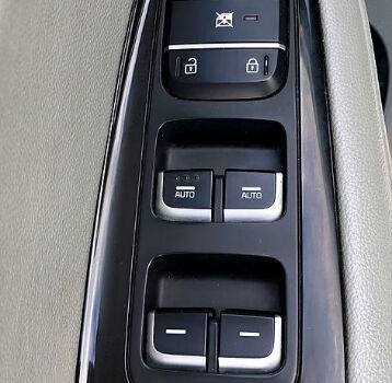 Киа Оптима 2016 в Харькове на Automoto.ua Белый Киа Оптима, объемом двигателя 2 л и пробегом 130 тыс. км за 17000 $, фото 13 на Automoto.ua