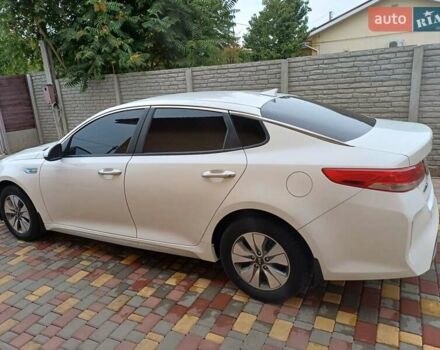 Білий Кіа Оптіма, об'ємом двигуна 2 л та пробігом 140 тис. км за 13500 $, фото 3 на Automoto.ua
