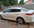 Білий Кіа Оптіма, об'ємом двигуна 2 л та пробігом 140 тис. км за 13500 $, фото 3 на Automoto.ua