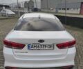Білий Кіа Оптіма, об'ємом двигуна 2.36 л та пробігом 52 тис. км за 13000 $, фото 10 на Automoto.ua