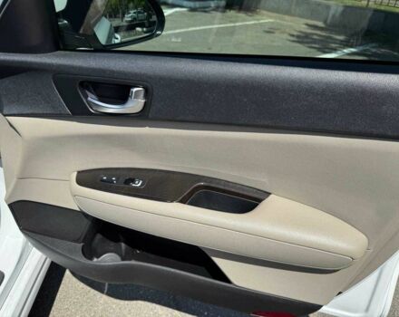 Білий Кіа Оптіма, об'ємом двигуна 2.4 л та пробігом 112 тис. км за 12000 $, фото 19 на Automoto.ua