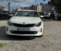 Білий Кіа Оптіма, об'ємом двигуна 2 л та пробігом 335 тис. км за 9300 $, фото 3 на Automoto.ua