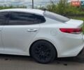 Білий Кіа Оптіма, об'ємом двигуна 2.4 л та пробігом 175 тис. км за 10000 $, фото 6 на Automoto.ua