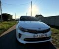 Білий Кіа Оптіма, об'ємом двигуна 2 л та пробігом 161 тис. км за 15500 $, фото 1 на Automoto.ua