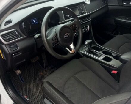 Білий Кіа Оптіма, об'ємом двигуна 2.4 л та пробігом 165 тис. км за 10000 $, фото 5 на Automoto.ua