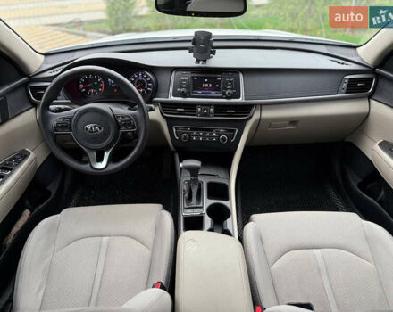 Білий Кіа Оптіма, об'ємом двигуна 2.36 л та пробігом 86 тис. км за 11900 $, фото 7 на Automoto.ua