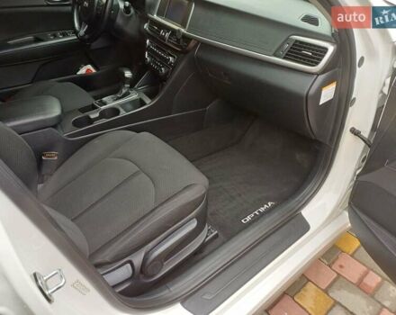 Киа Оптима 2016 в Черноморске (Ильичевске) на Automoto.ua Белый Киа Оптима, объемом двигателя 2 л и пробегом 140 тыс. км за 13000 $, фото 15 на Automoto.ua