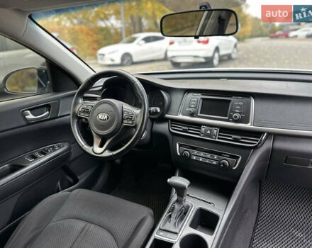 Білий Кіа Оптіма, об'ємом двигуна 2.36 л та пробігом 153 тис. км за 9500 $, фото 44 на Automoto.ua
