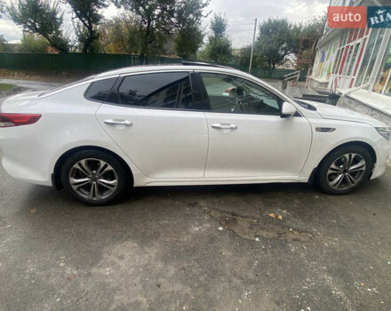 Белый Киа Оптима, объемом двигателя 1.69 л и пробегом 300 тыс. км за 12500 $, фото 3 на Automoto.ua