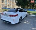 Белый Киа Оптима, объемом двигателя 2 л и пробегом 120 тыс. км за 18000 $, фото 2 на Automoto.ua