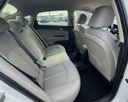 Білий Кіа Оптіма, об'ємом двигуна 2.4 л та пробігом 124 тис. км за 12100 $, фото 13 на Automoto.ua