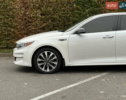 Білий Кіа Оптіма, об'ємом двигуна 2.36 л та пробігом 153 тис. км за 9500 $, фото 11 на Automoto.ua