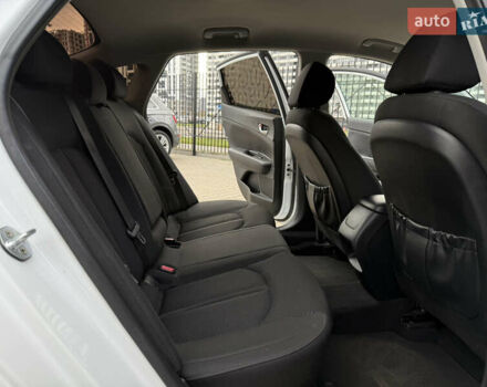 Белый Киа Оптима, объемом двигателя 2.36 л и пробегом 100 тыс. км за 9900 $, фото 16 на Automoto.ua