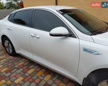 Киа Оптима 2016 в Черноморске (Ильичевске) на Automoto.ua Белый Киа Оптима, объемом двигателя 2 л и пробегом 140 тыс. км за 13000 $, фото 2 на Automoto.ua