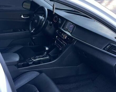 Білий Кіа Оптіма, об'ємом двигуна 2.36 л та пробігом 211 тис. км за 11450 $, фото 10 на Automoto.ua