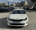 Білий Кіа Оптіма, об'ємом двигуна 2 л та пробігом 335 тис. км за 9300 $, фото 4 на Automoto.ua