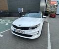 Киа Оптима 2016 в Киеве на Automoto.ua Белый Киа Оптима, объемом двигателя 2.4 л и пробегом 100 тыс. км за 11400 $, фото 2 на Automoto.ua