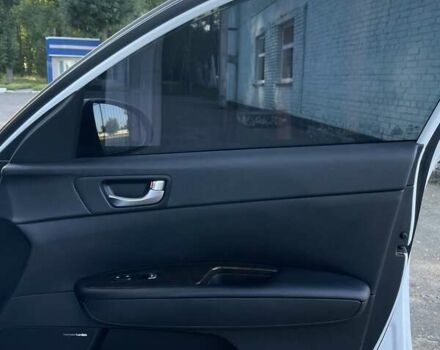 Білий Кіа Оптіма, об'ємом двигуна 2.36 л та пробігом 211 тис. км за 11450 $, фото 9 на Automoto.ua