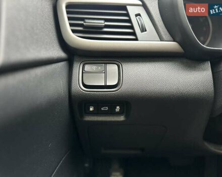 Білий Кіа Оптіма, об'ємом двигуна 2.36 л та пробігом 153 тис. км за 9500 $, фото 32 на Automoto.ua