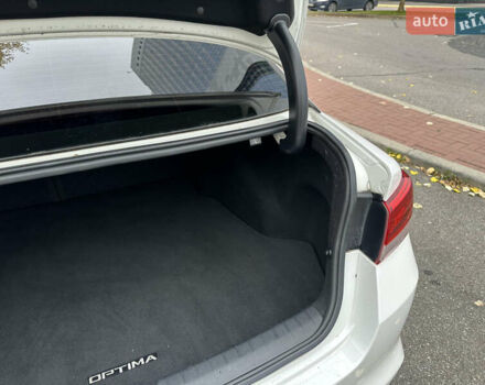 Білий Кіа Оптіма, об'ємом двигуна 2.36 л та пробігом 153 тис. км за 9500 $, фото 45 на Automoto.ua