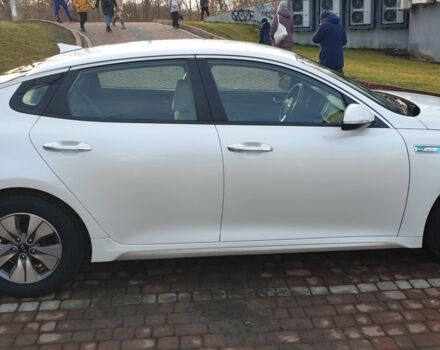 Білий Кіа Оптіма, об'ємом двигуна 2 л та пробігом 65 тис. км за 17000 $, фото 6 на Automoto.ua