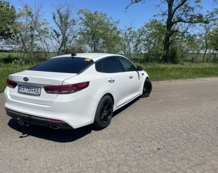 Білий Кіа Оптіма, об'ємом двигуна 1.7 л та пробігом 141 тис. км за 12000 $, фото 5 на Automoto.ua