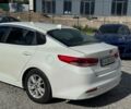 Білий Кіа Оптіма, об'ємом двигуна 2 л та пробігом 335 тис. км за 9300 $, фото 16 на Automoto.ua