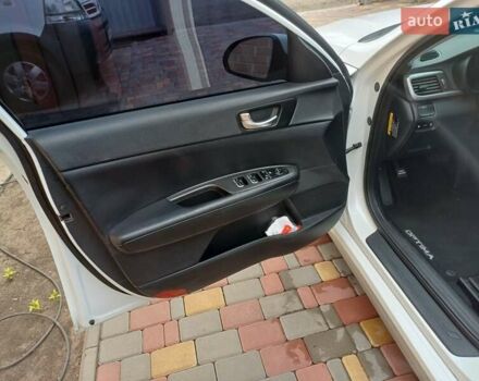 Киа Оптима 2016 в Черноморске (Ильичевске) на Automoto.ua Белый Киа Оптима, объемом двигателя 2 л и пробегом 140 тыс. км за 13000 $, фото 16 на Automoto.ua