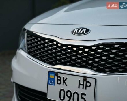Белый Киа Оптима, объемом двигателя 2.36 л и пробегом 110 тыс. км за 12500 $, фото 4 на Automoto.ua