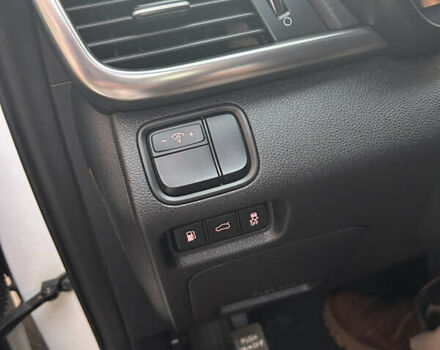 Білий Кіа Оптіма, об'ємом двигуна 2 л та пробігом 68 тис. км за 17500 $, фото 15 на Automoto.ua