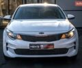 Білий Кіа Оптіма, об'ємом двигуна 2.36 л та пробігом 115 тис. км за 12000 $, фото 9 на Automoto.ua