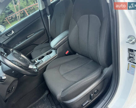 Білий Кіа Оптіма, об'ємом двигуна 2.36 л та пробігом 68 тис. км за 11500 $, фото 16 на Automoto.ua