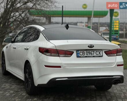 Белый Киа Оптима, объемом двигателя 2.36 л и пробегом 132 тыс. км за 10700 $, фото 3 на Automoto.ua