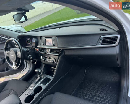 Білий Кіа Оптіма, об'ємом двигуна 2.36 л та пробігом 68 тис. км за 11500 $, фото 26 на Automoto.ua