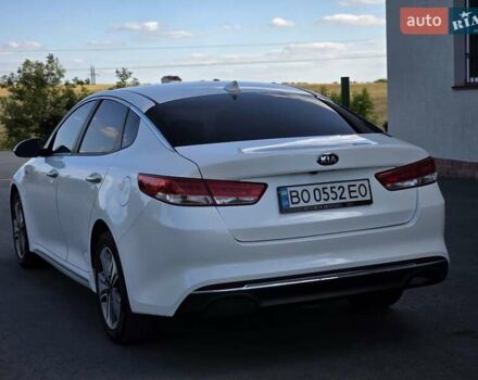 Белый Киа Оптима, объемом двигателя 2 л и пробегом 161 тыс. км за 15999 $, фото 2 на Automoto.ua